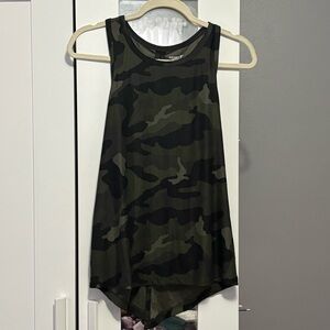 Old Navy Women's Green and Black Camo Tank